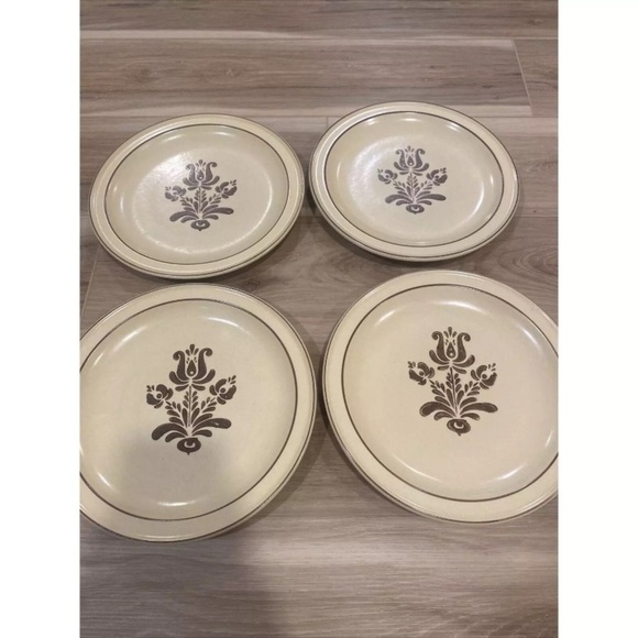 Set of 4 Vintage Pfaltzgraff USA Village Pattern Tan Brown 7" Salad Plates - Picture 1 of 9